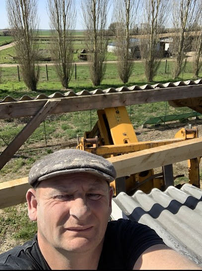 Lechaffetois charlie, Couvreur à Giberville