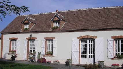 Milan Couverture, Couvreur à Noyers