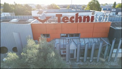 Technitoit Siège, Couvreur aux Ponts-de-Cé
