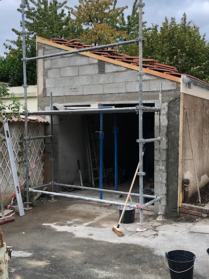 M.MALHEUDE, Couvreur à Isles-les-Meldeuses