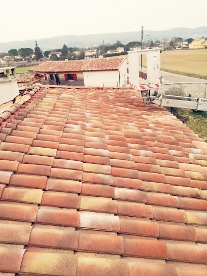 Outside Renov, Couvreur à Saint-Julien-les-Rosiers