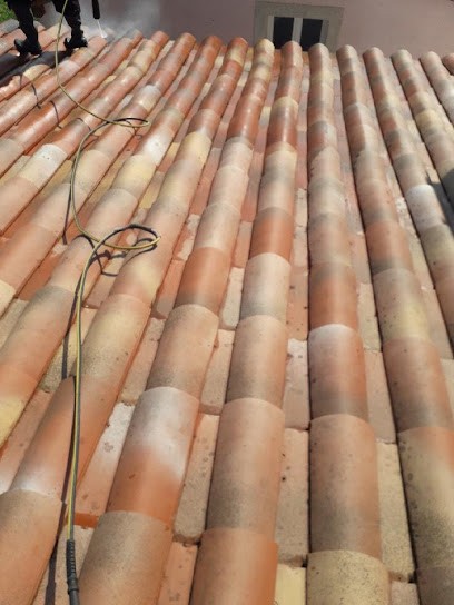 Keller Emile Père Et Fils (Démoussage De Toiture), Couvreur à Saint-Sulpice-la-Pointe