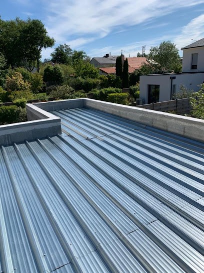 LE TIEC COUVERTURE: Artisan Couvreur Nantes Rénovation Réparation Nettoyage Toiture Remplacement Tuiles 44 Loire-Atlantique, Couvreur à Sainte-Luce-sur-Loire