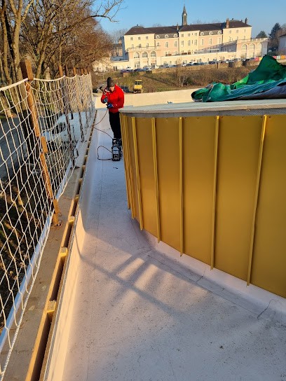 MARION COUVERTURE ZINGUERIE, Couvreur à Perrex