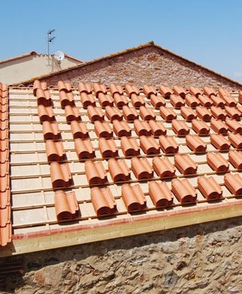 DP Rénovation : Entreprise De Couverture 09 à Foix Spécialiste En Démoussage De Toiture, Habillage Planche De Rive Et En Réparation De Faitière Et Faitage Dans L'Ariège En Occitanie, Couvreur à Foix