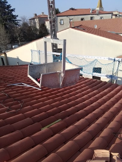 Luzio-Charpille, Couvreur à Laps