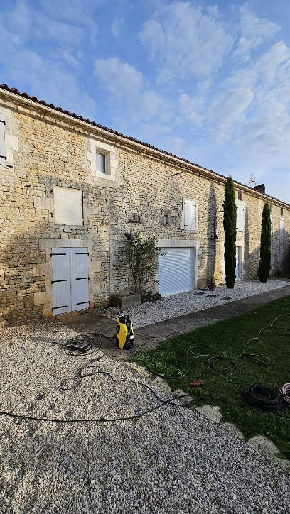 Andueza Jordy Multi-Service Couvreur à Gond-Pontouvre