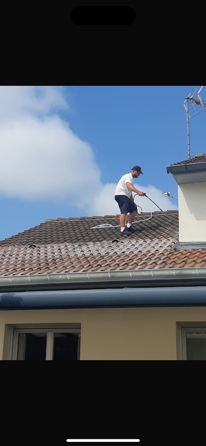 Entreprise Soeur - : Toitures,Façade — Démoussage De Toitures-Zinguerie-Peinture Intérieur,Extérieur Couvreur à Reyssouze