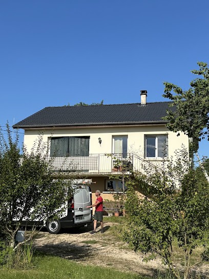 AC Rénovation - Nettoyage Toiture Ravalement De Façade Pose De Gouttières Peinture Démoussage, Couvreur à Louhans