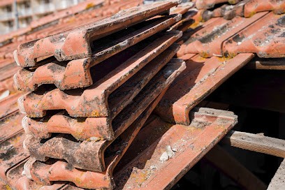 Eco Toiture Couvreur Charpente Ravalement Isolation Rénovation Faîtage Pose De Gouttière Tuiles Cassées, Couvreur à Hyères