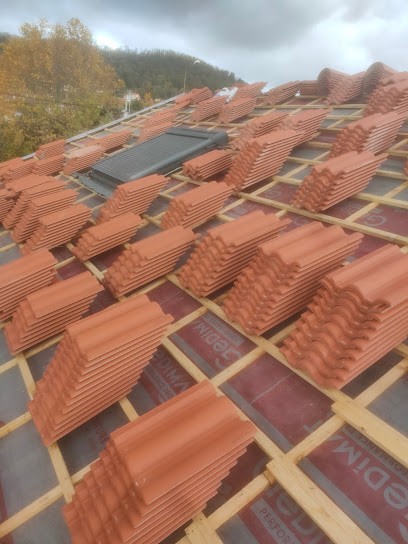 B.E Couverture Rénovation - Couvreur Zingueur Ravalement Façades Peinture Nettoyage Entretien Toiture SOS Fuites Etanchéité, Couvreur à Meyzieu