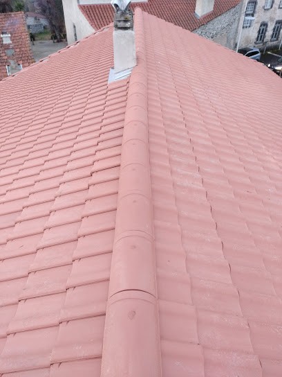 charpente couverture zinguerie Chabrier Cyrille, Couvreur à Clerlande