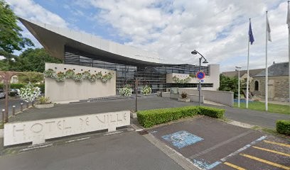 M. Toutin, Couvreur à Émerainville