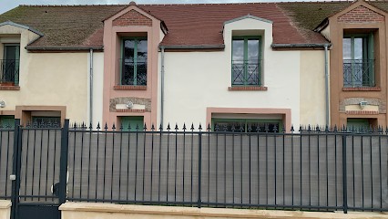 Artisan Debard : Couvreur 56 à Ploeren Propose La Réparation De Toiture, Le Nettoyage De Façade Et La Peinture De Façade, Couvreur à Ploeren