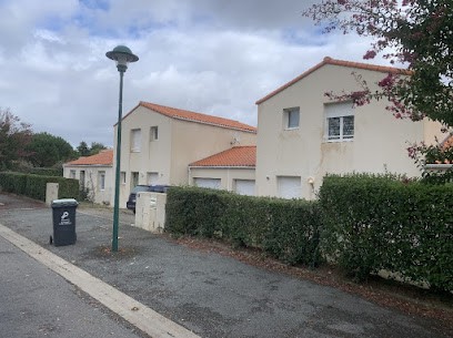 MAISON OUEST RÉNOVATION: Artisan couvreur Nettoyage Réparation Étanchéité Toit Couverture 49 Maine-et-Loire La-Romagne Cholet, Couvreur à La Romagne