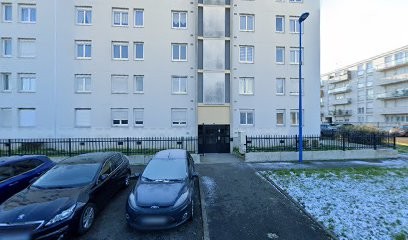 Melan Dominique, Couvreur à Lucé