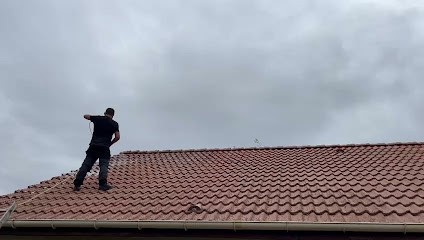 Pierrot Couvreur Zingueur Père & Fils Rénovation De Toitures Et Réparation Dépannage Recherche De Fuites étanchéité, Couvreur à La Chapelle-Saint-Sauveur