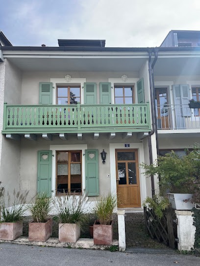 BF Toiture Zinguerie - Nettoyage Demoussage Traitement Rénovation Réparation Étanchéité Fuite, Couvreur à Péron