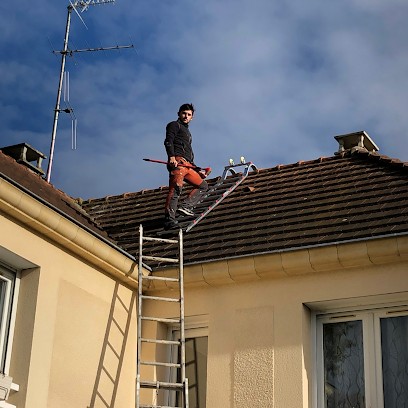 RF Rénovation Couvreur Réparation Fuite D’eau Spécialiste Dans L’Étanchéité, Couvreur à Cergy