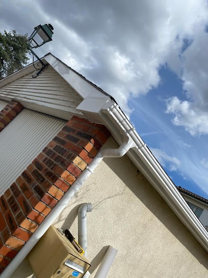 Adelle Antoine, Couvreur à Montigny-le-Bretonneux