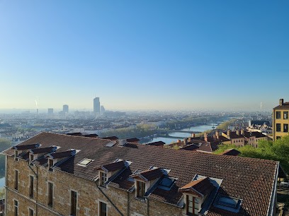 Les étancheurs Savoyards, Couvreur à Genay
